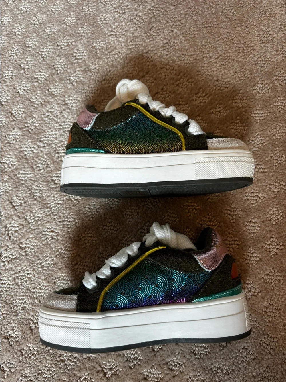 Kurt Geiger Mini Southbank Sneaker size 6-7